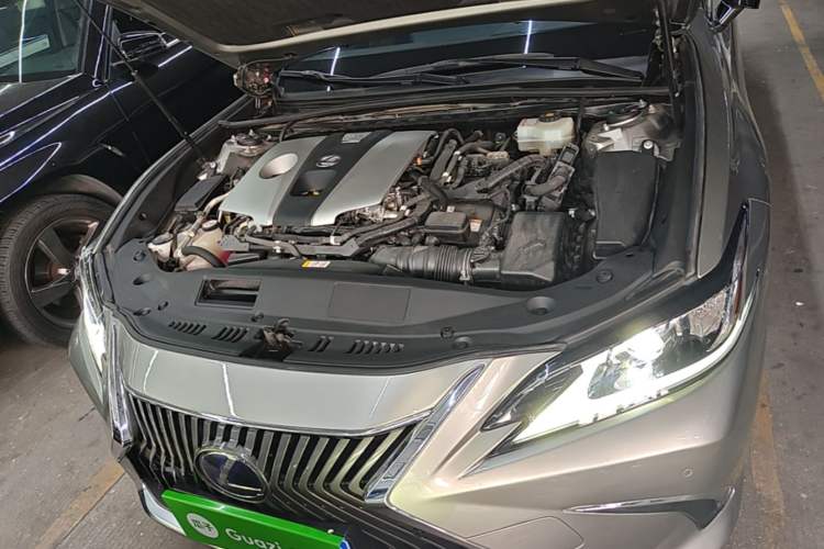 Used Lexus ES 2018 300h Premier Edition China VI Standard Engine Bay