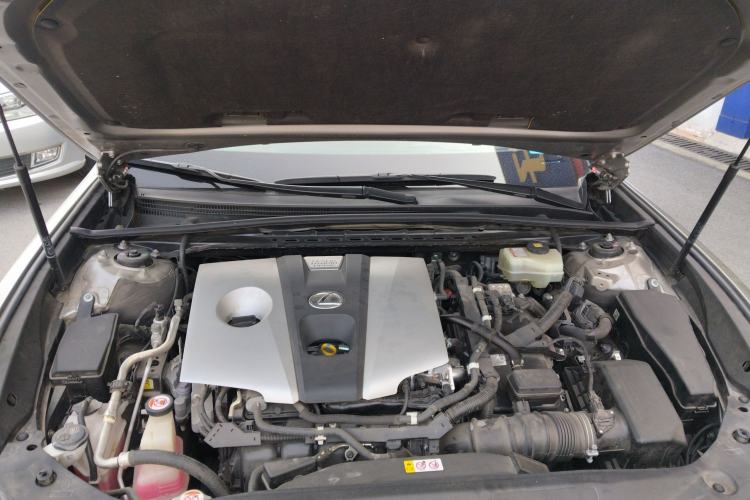 Used Lexus ES 2018 300h Premier Edition China V Standard Engine Bay