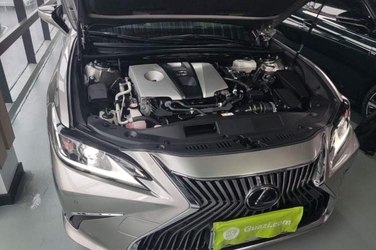Used Lexus ES 2018 300h Premier Edition China VI Standard Engine Bay