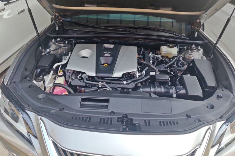 Used Lexus ES 2018 300h Premier Edition China VI Standard Engine Bay