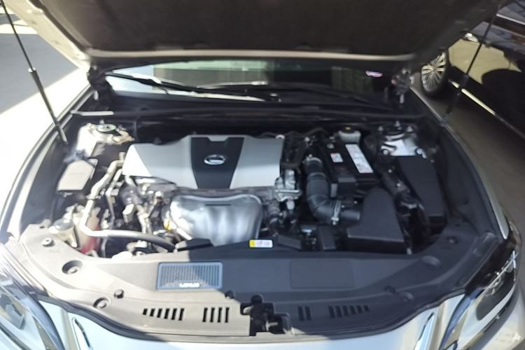 Used Lexus ES 2018 200 Excellence Edition China V Standard Engine Bay