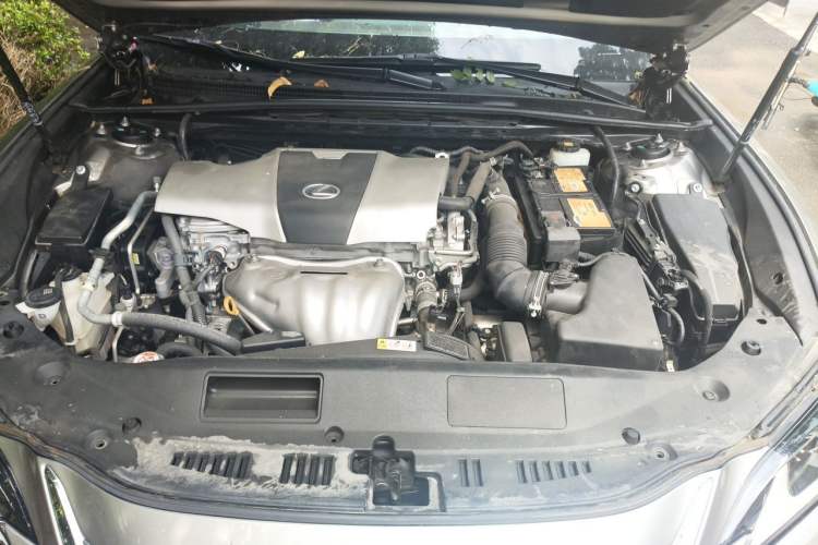 Used Lexus ES 2018 200 Excellence Edition China V Standard Engine Bay