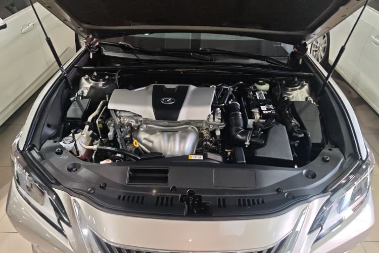 Used Lexus ES 2018 200 Luxury Edition China V Standard Engine Bay