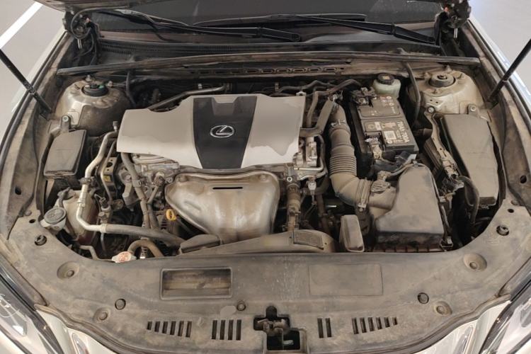 Used Lexus ES 2018 200 Excellence Edition China VI Standard Engine Bay