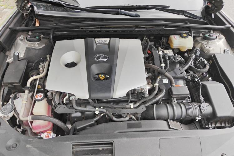 Used Lexus ES 2018 300h Premier Edition China VI Standard Engine Bay