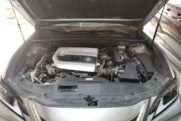 Used Lexus ES 2018 200 Excellence Edition China VI Standard Engine Bay