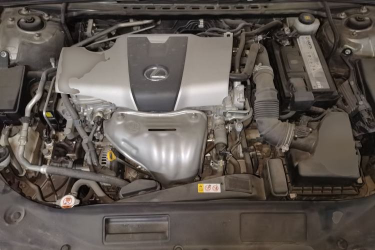 Used Lexus ES 2018 200 Excellence Edition China V Standard Engine Bay