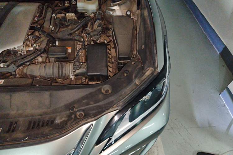 Used Lexus ES 2018 300h Premier Edition China VI Standard Engine Bay Left