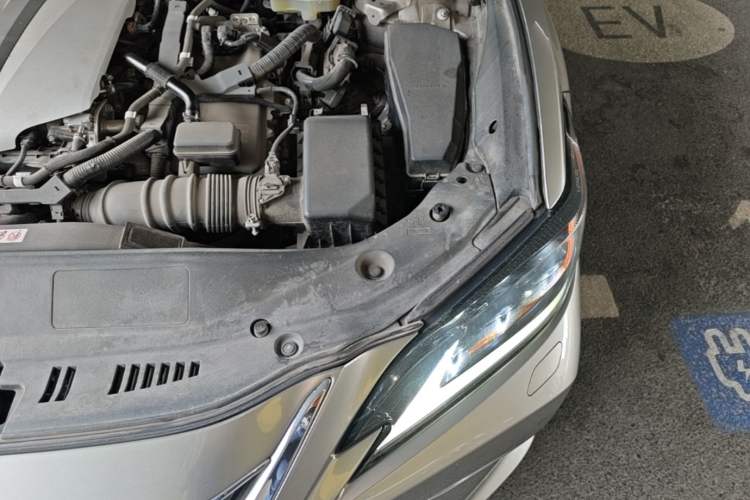 Used Lexus ES 2018 300h Premium Edition China V Standard Engine Bay Left