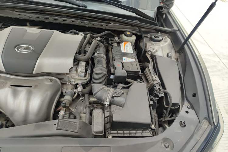 Used Lexus ES 2018 200 Excellence Edition China V Standard Engine Bay Left