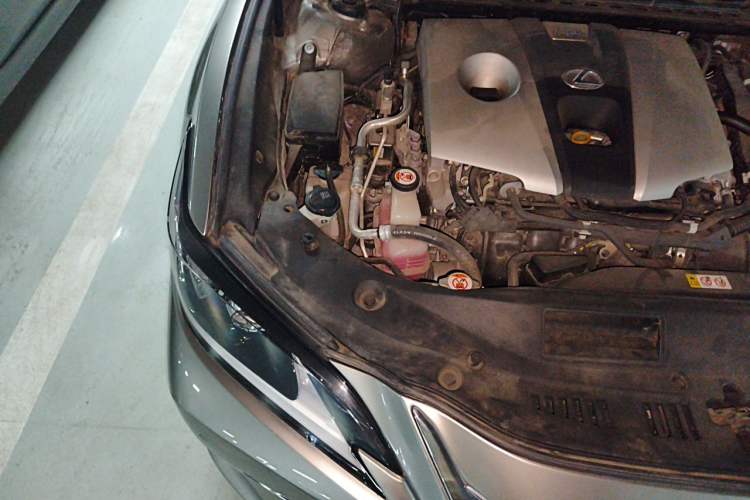Used Lexus ES 2018 300h Premier Edition China VI Standard Engine Bay Right