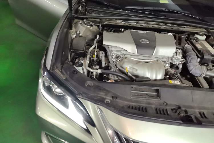 Used Lexus ES 2018 200 Luxury Edition China V Standard Engine Bay Right