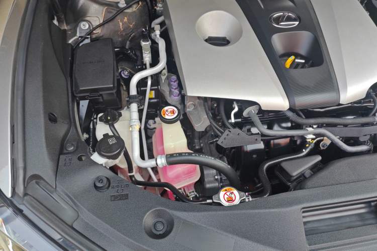 Used Lexus ES 2018 300h Premier Edition China VI Standard Engine Bay Right