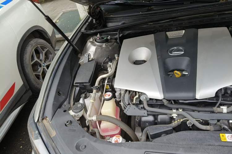 Used Lexus ES 2018 300h Executive Version China V Standard Engine Bay Right