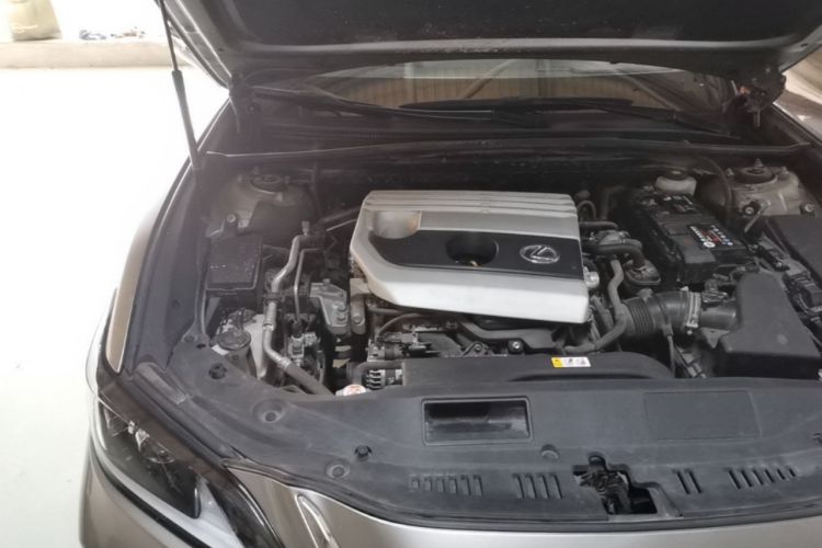 Used Lexus ES 2018 200 Excellence Edition China VI Standard Engine Bay Right