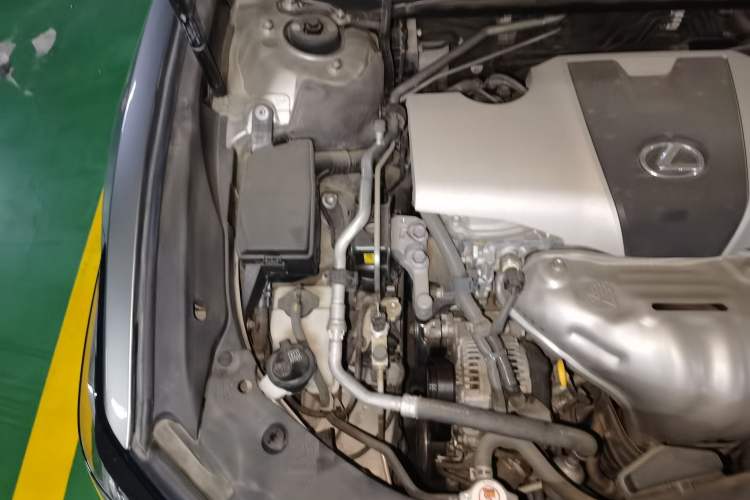 Used Lexus ES 2018 200 Excellence Edition China V Standard Engine Bay Right