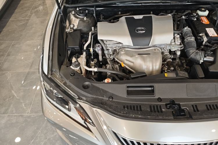 Used Lexus ES 2018 200 Luxury Edition China V Standard Engine Bay Right
