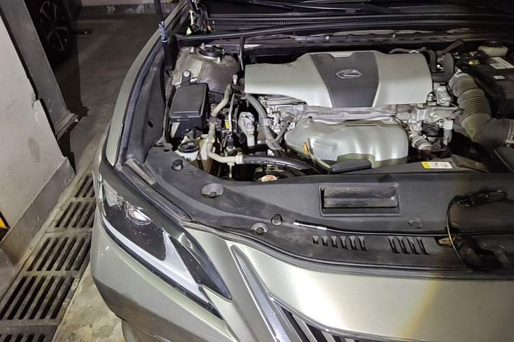 Used Lexus ES 2018 200 Excellence Edition China V Standard Engine Bay Right