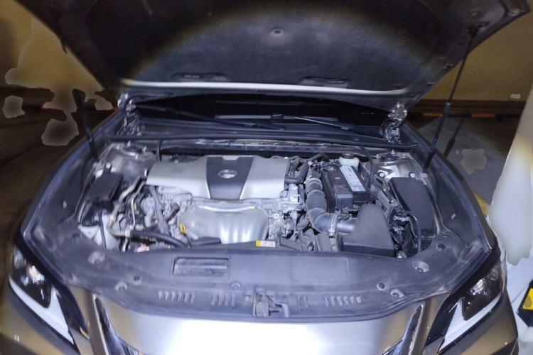 Used Lexus ES 2018 200 Excellence Edition China V Standard Engine Bay