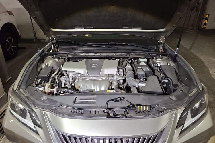 Used Lexus ES 2018 200 Excellence Edition China V Standard Engine Bay