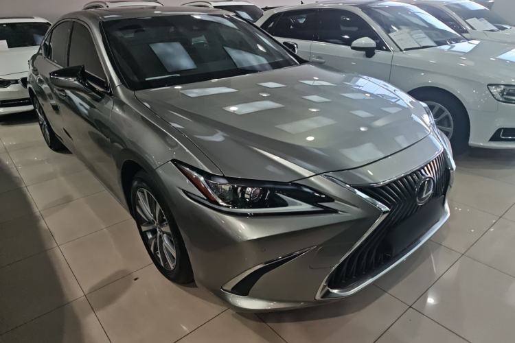 Used Lexus ES 2018 200 Luxury Edition China V Standard Exterior 2