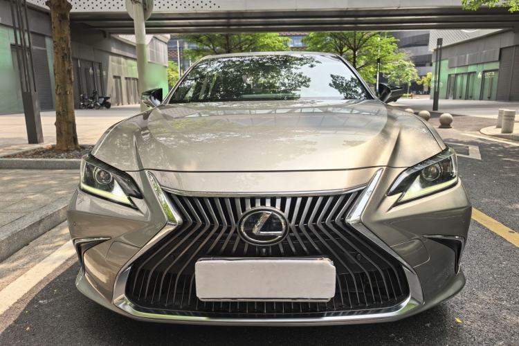 Used Lexus ES 2018 200 Excellence Edition China V Standard Exterior 2