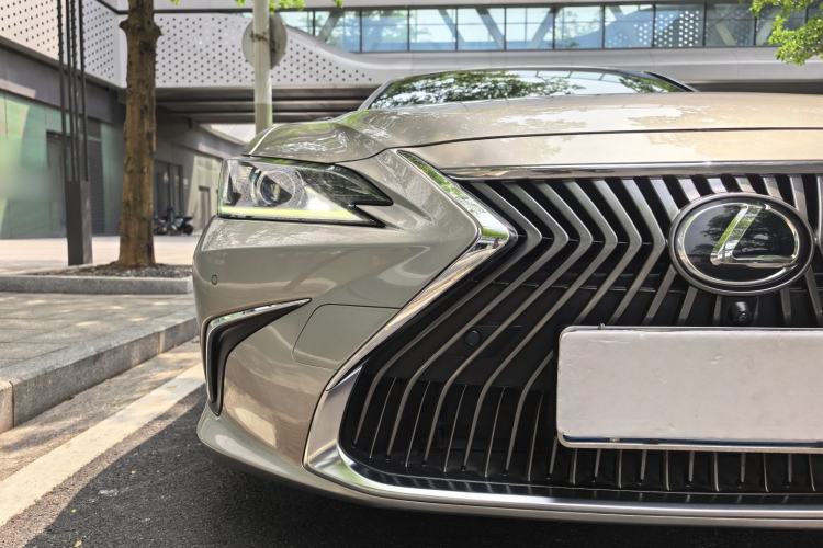 Used Lexus ES 2018 200 Excellence Edition China V Standard Exterior 3