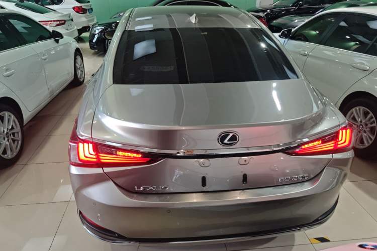 Used Lexus ES 2018 200 Luxury Edition China V Standard Exterior 4