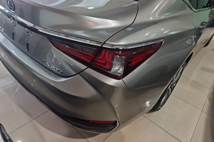 Used Lexus ES 2018 200 Luxury Edition China V Standard Exterior 6