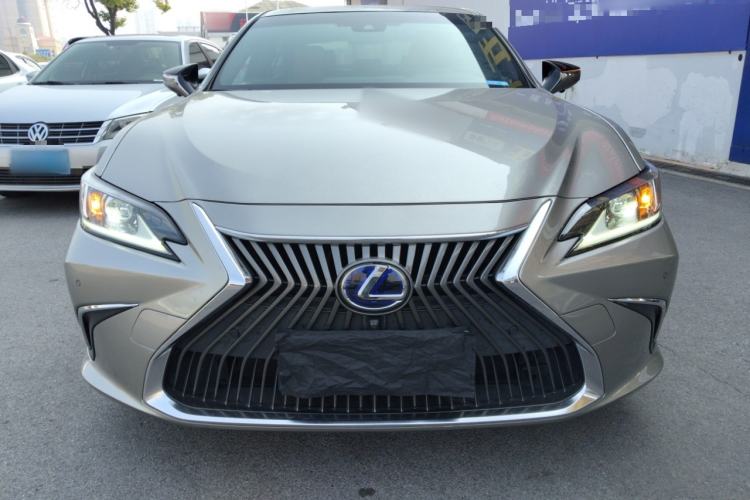 Used Lexus ES 2018 300h Premier Edition China V Standard Front