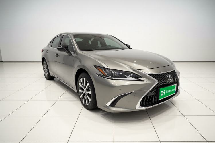 Used Lexus ES 2018 300h Premier Edition China VI Standard Front Right 45 Deg