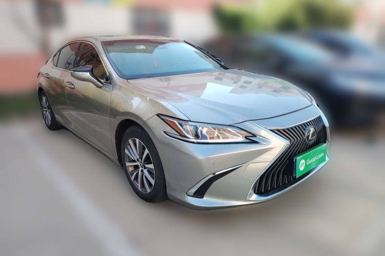 Used Lexus ES 2018 260 Excellence Edition China V Standard Front Right 45 Deg
