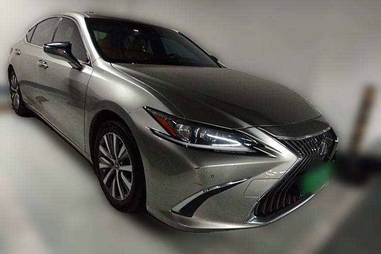 Used Lexus ES 2018 300h Premier Edition China VI Standard Front Right 45 Deg