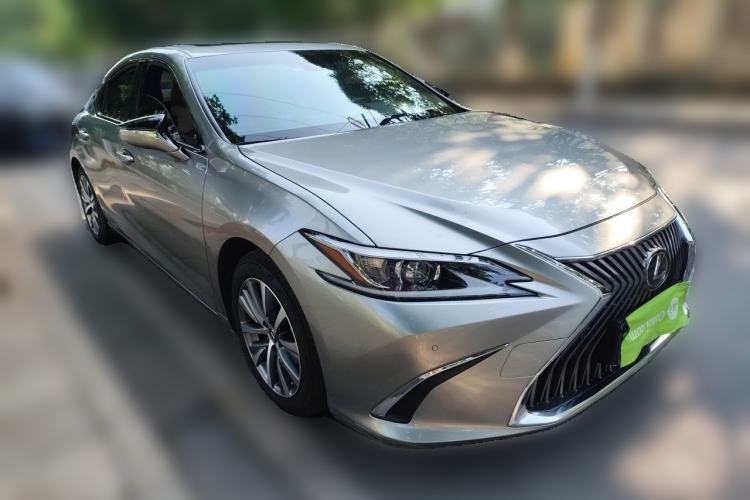 Used Lexus ES 2018 200 Excellence Edition China V Standard Front Right 45 Deg