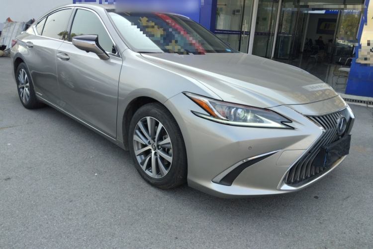 Used Lexus ES 2018 300h Premier Edition China V Standard Front Right 45 Deg