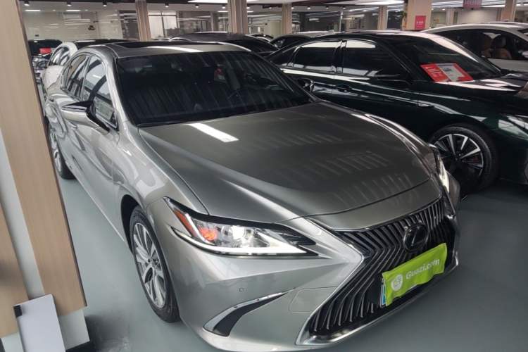 Used Lexus ES 2018 300h Premier Edition China VI Standard Front Right 45 Deg