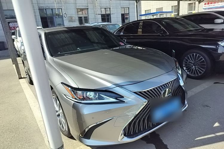 Used Lexus ES 2018 200 Excellence Edition China V Standard Front Right 45 Deg