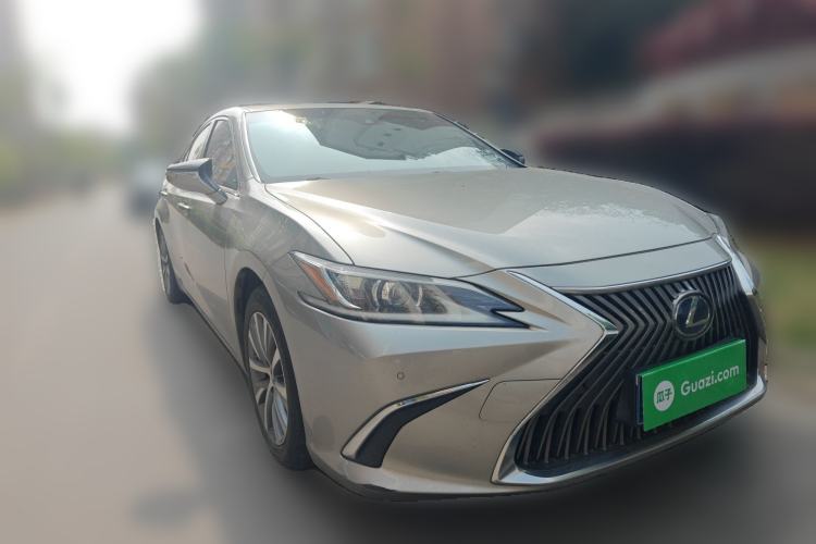 Used Lexus ES 2018 300h Premier Edition China VI Standard Front Right 45 Deg