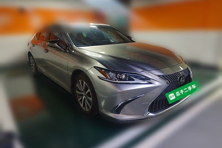 Used Lexus ES 2018 200 Excellence Edition China V Standard Front Right 45 Deg