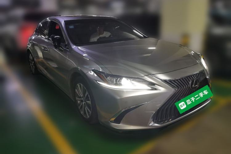 Used Lexus ES 2018 200 Excellence Edition China V Standard Front Right 45 Deg