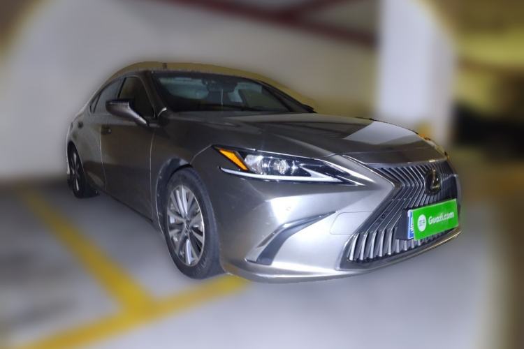 Used Lexus ES 2018 200 Excellence Edition China V Standard Front Right 45 Deg