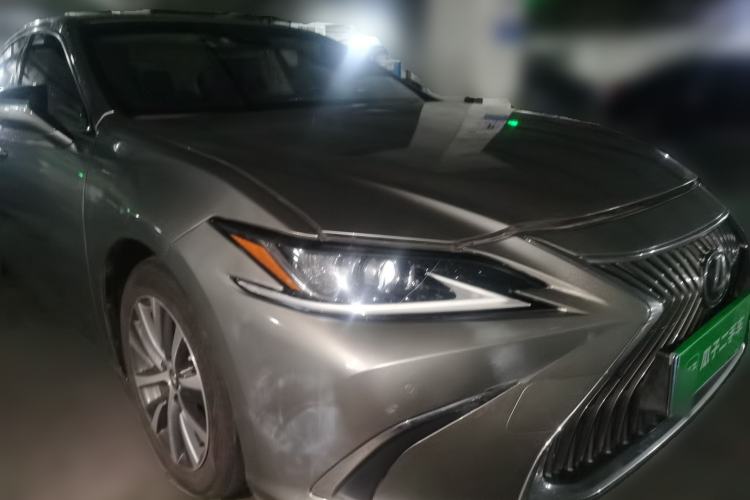 Used Lexus ES 2018 200 Excellence Edition China V Standard Front Right 45 Deg