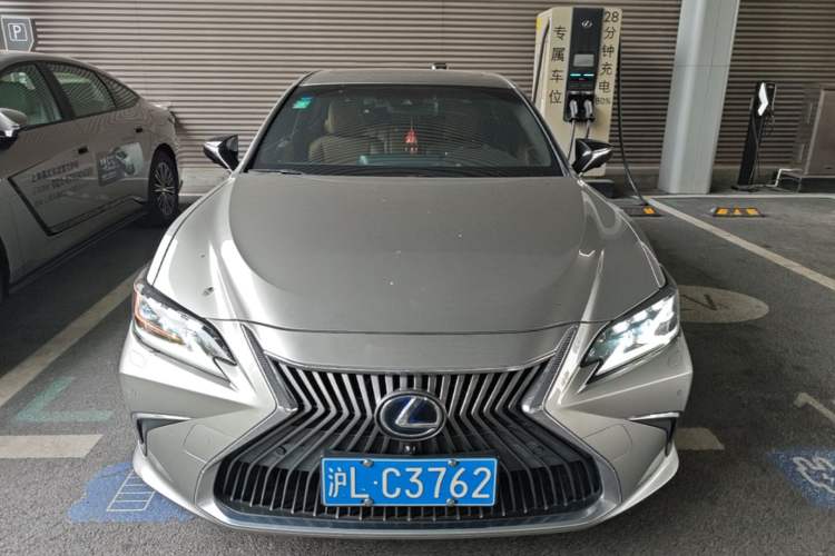 Used Lexus ES 2018 300h Premium Edition China V Standard Front