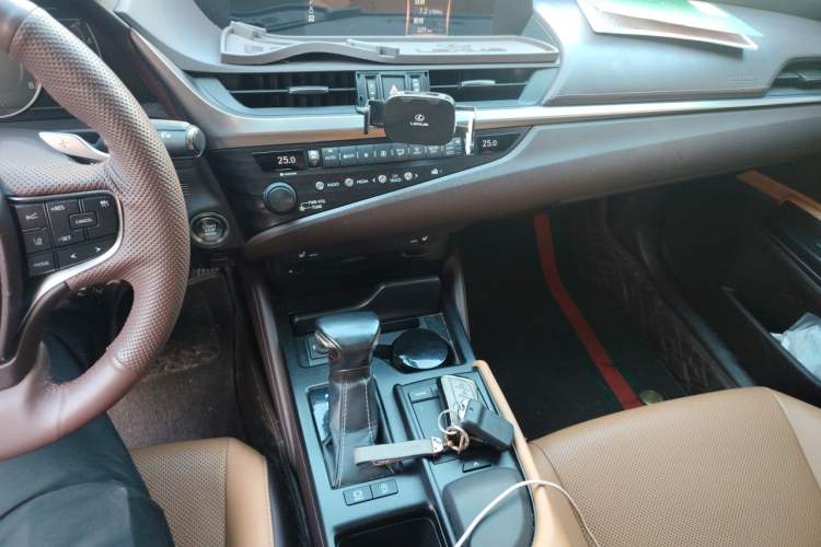 Used Lexus ES 2018 260 Excellence Edition China V Standard Gear Lever