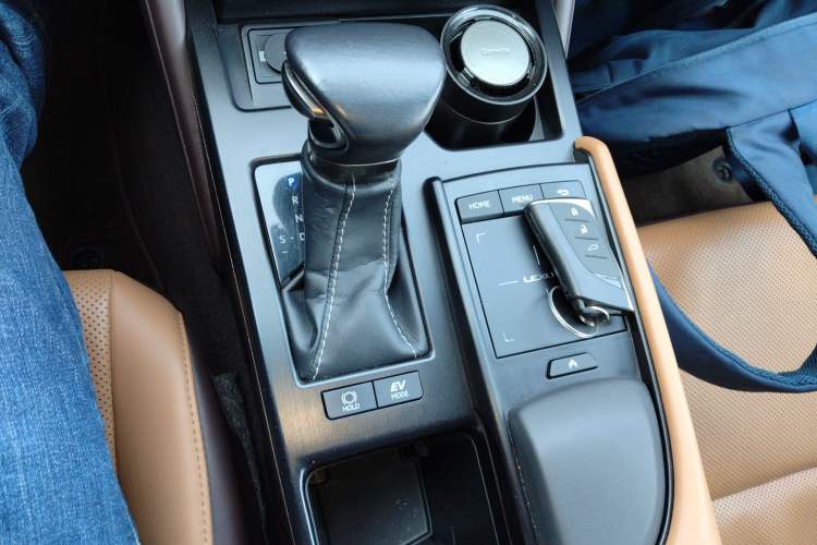 Used Lexus ES 2018 300h Premier Edition China V Standard Gear Lever