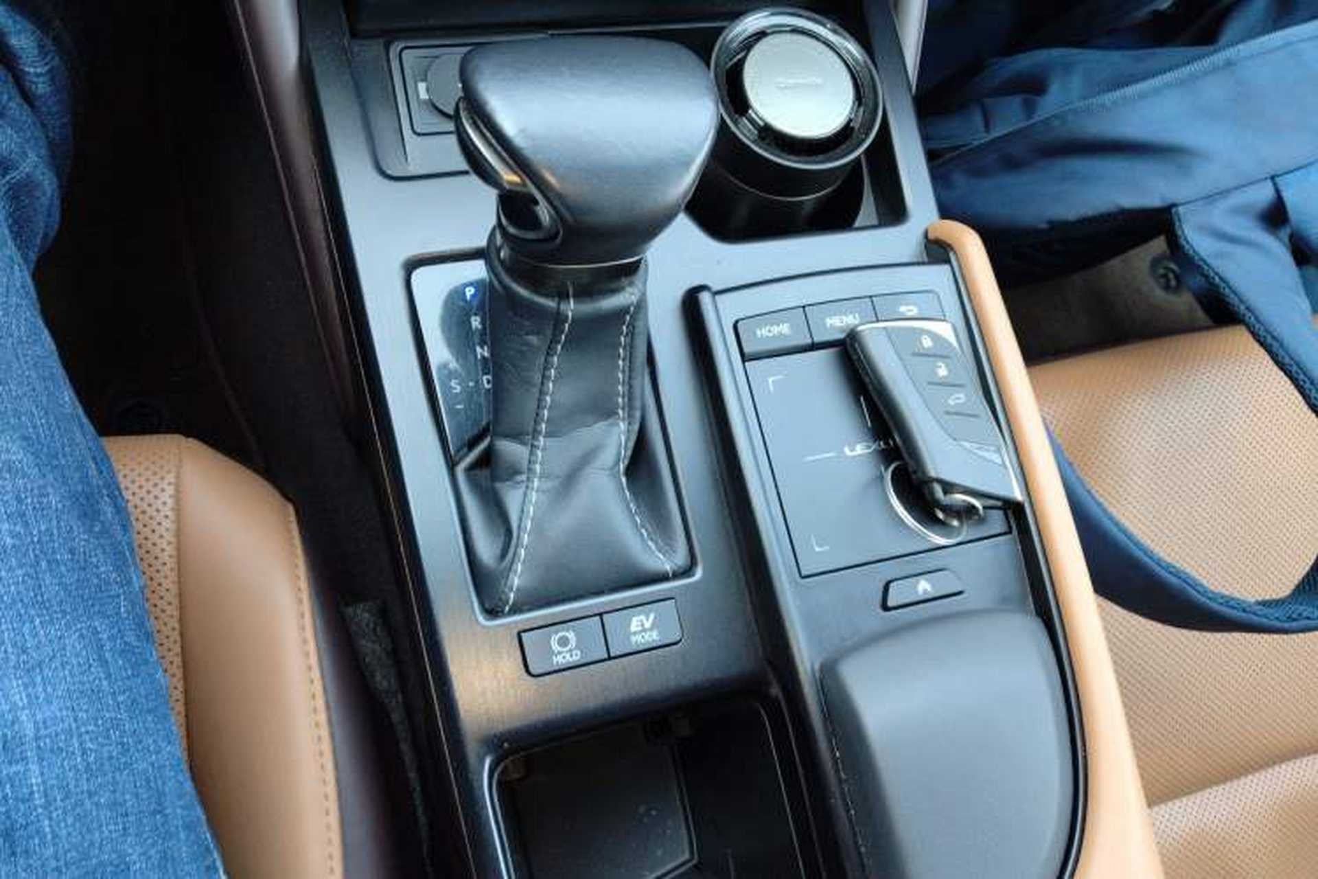 Used Lexus ES 2018 300h Premier Edition China V Standard Gear Lever