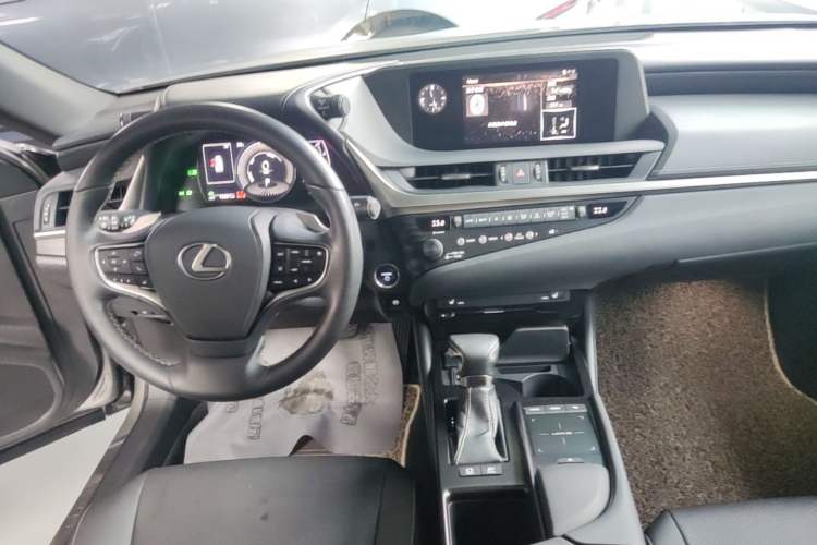 Used Lexus ES 2018 300h Premier Edition China VI Standard Gear Lever