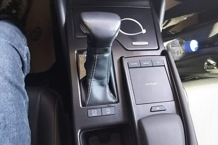 Used Lexus ES 2018 200 Excellence Edition China V Standard Gear Lever