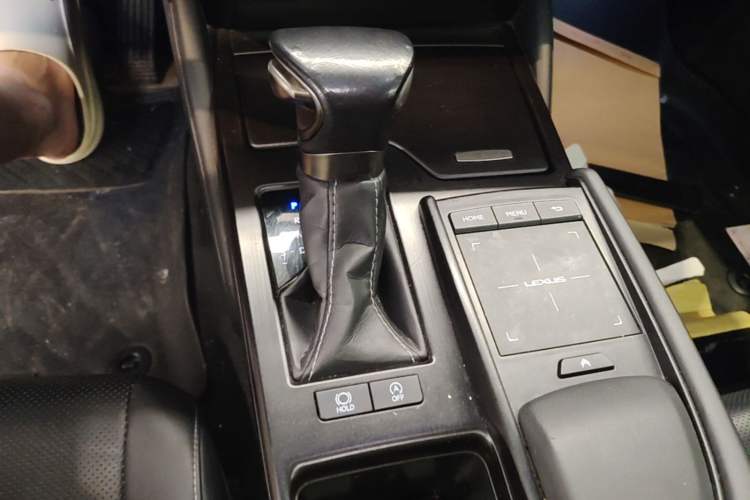 Used Lexus ES 2018 200 Excellence Edition China VI Standard Gear Lever