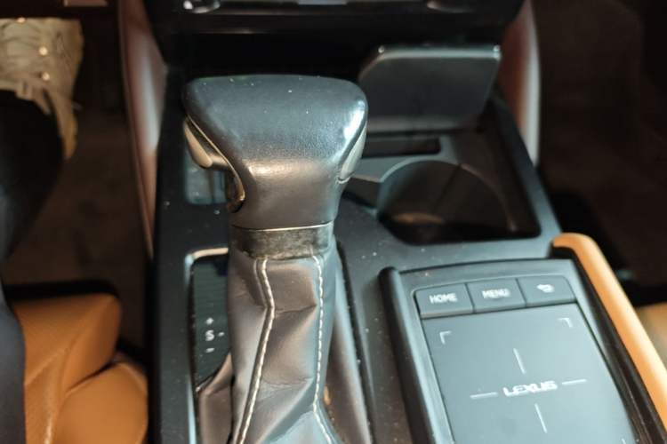Used Lexus ES 2018 300h Premium Edition China V Standard Gear Lever